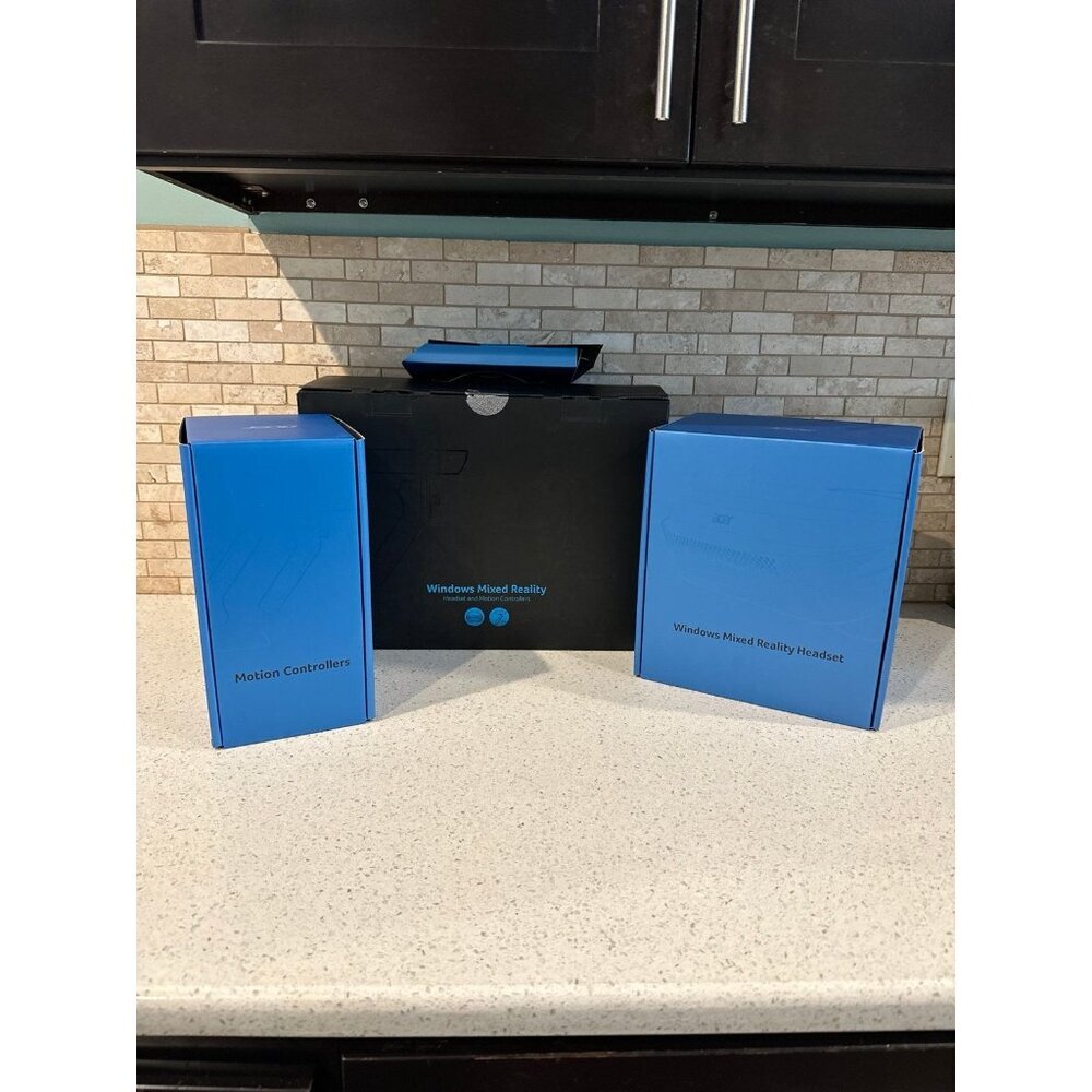 Acer‎ Windows Mixed Reality Headset & Controllers Ah101 new open box